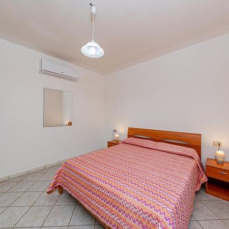 Appartamento Residenziale Trilocale 6 Posti Letto Via Sardegna San Teodoro Сан-Теодоро Экстерьер фото
